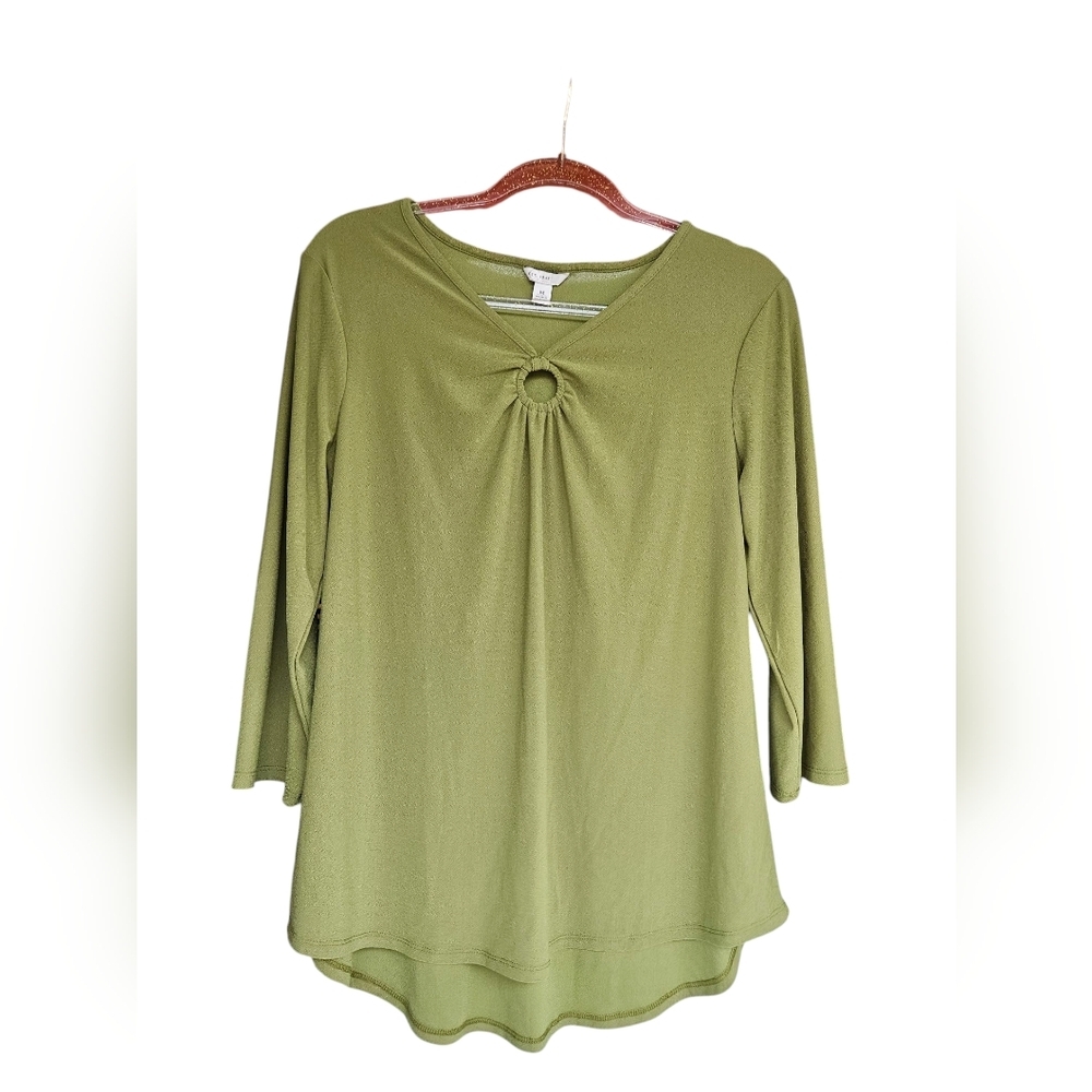 Est. 1946 Womans Classic Vibrant green Vneck Quarter Sleeve Blouse Sz M